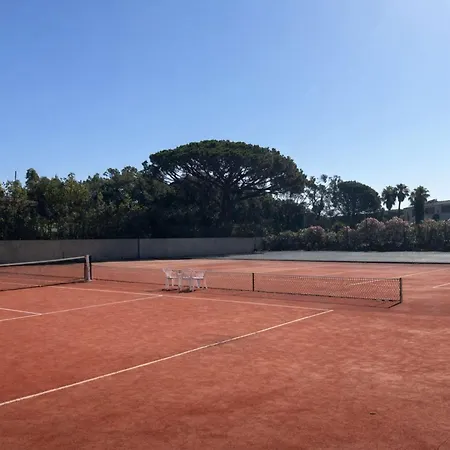 Les Lisieres De St-tropez Maison 6 Pers Dans Avec Piscine Et Tennis Vakantiehuis *